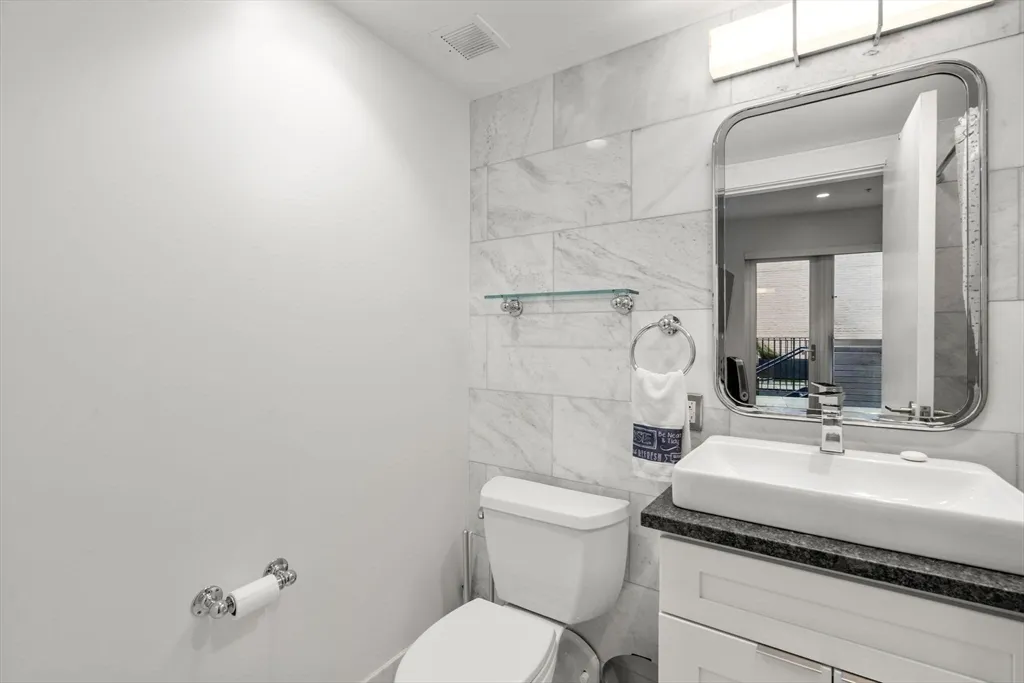 2 bed, 1 bath apartment for rent at 126 Salem Unit 3, North End — photo 15 of 18