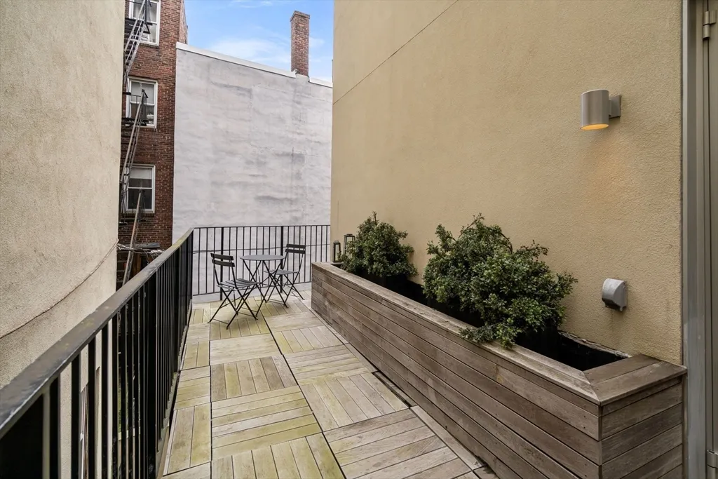 2 bed, 1 bath apartment for rent at 126 Salem Unit 3, North End — photo 17 of 18