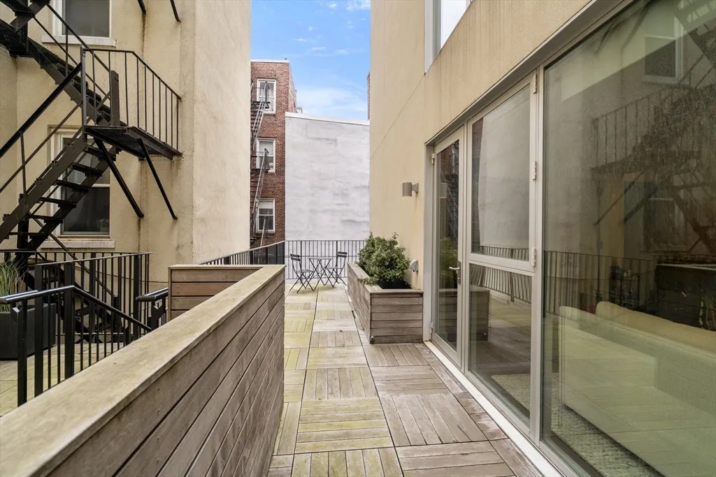 2 bed, 1 bath apartment for rent at 126 Salem Unit 3, North End — photo 16 of 18
