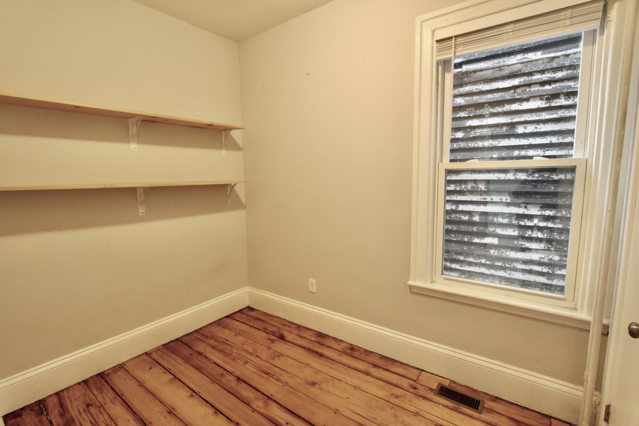 3 bed, 1 bath apartment for rent at 126 Saratoga St Unit 1F, East Boston — photo 5 of 8