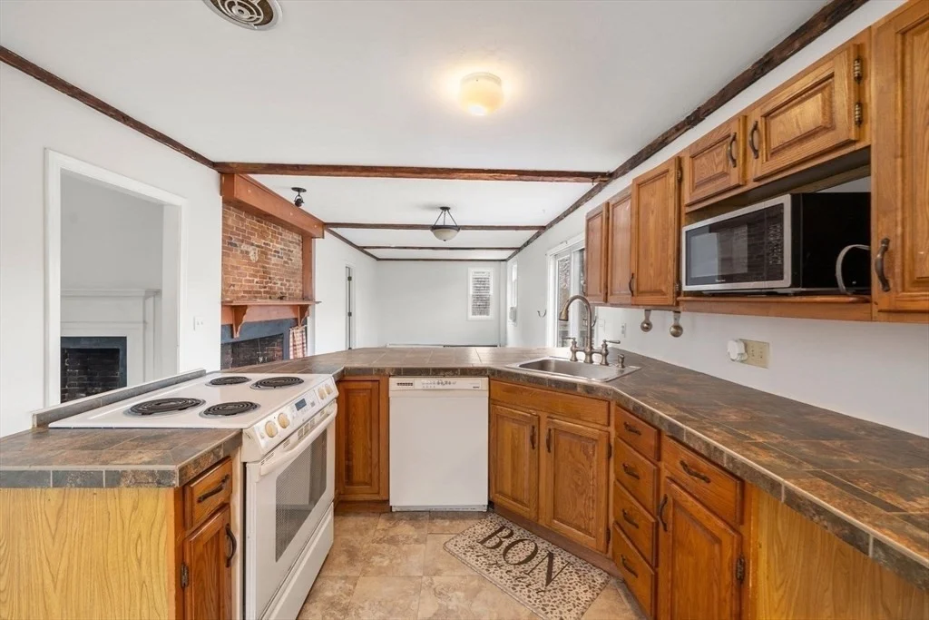 3 bed, 1 bath apartment for rent at 126 Summer Unit 1, Plymouth — photo 11 of 22