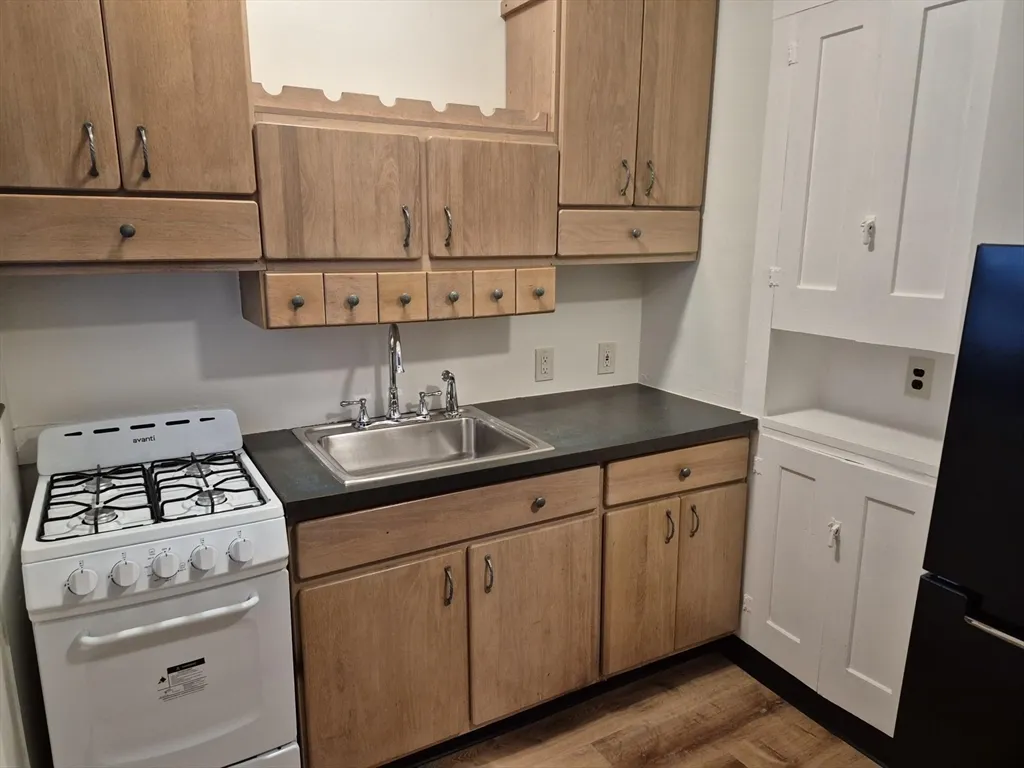 2 bed, 1 bath apartment for rent at 126 W Wyoming Unit 1, Melrose — photo 3 of 9