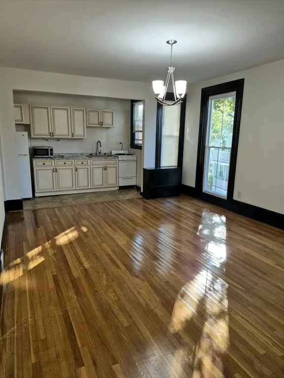 2 bed, 1 bath apartment for rent at 126 W Wyoming Unit 4, Melrose — photo 3 of 12
