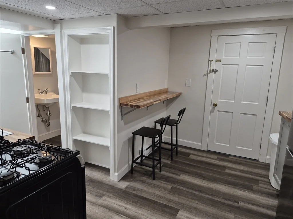 Studio bed, 1 bath apartment for rent at 126 W Wyoming Unit B, Melrose — photo 6 of 11
