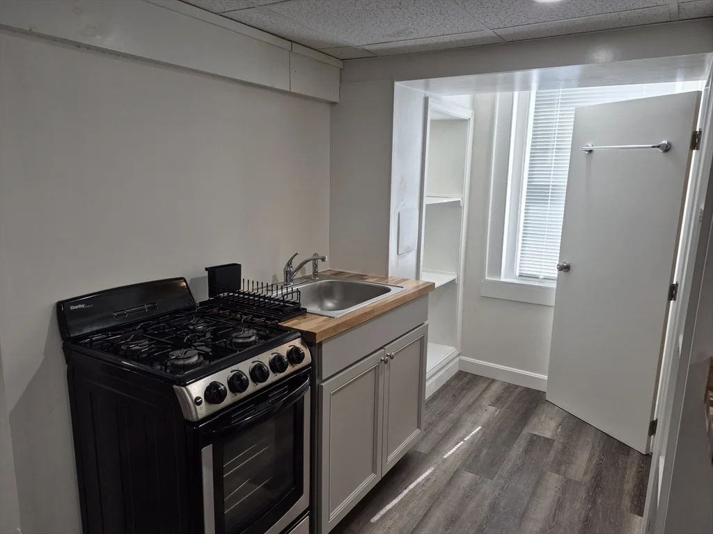 Studio bed, 1 bath apartment for rent at 126 W Wyoming Unit B, Melrose — photo 5 of 11