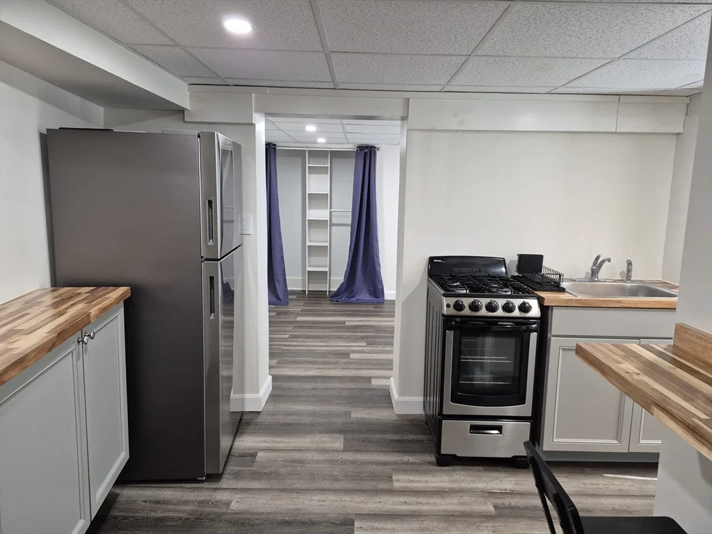 Studio bed, 1 bath apartment for rent at 126 W Wyoming Unit B, Melrose — photo 7 of 11