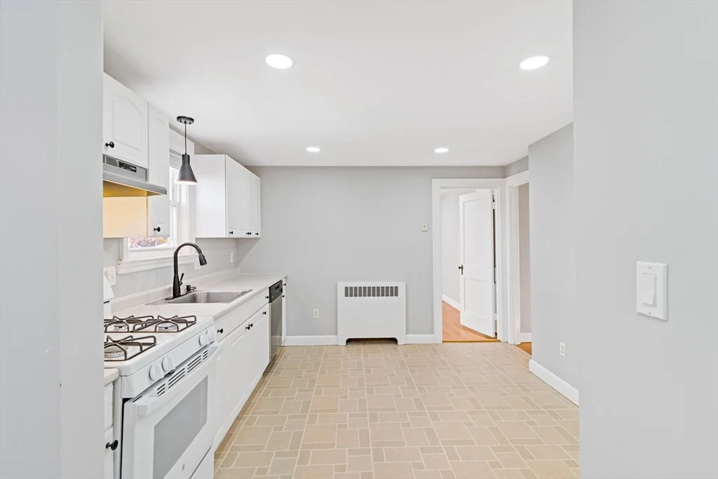 2 bed, 1 bath apartment for rent at 126 Washington Ave Unit 1, Waltham — photo 10 of 22