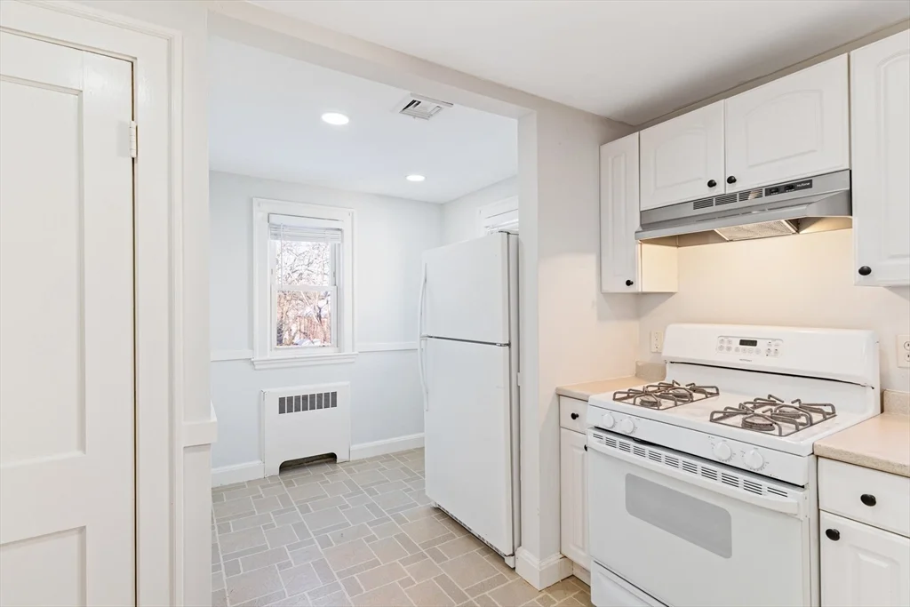 2 bed, 1 bath apartment for rent at 126 Washington Ave Unit 2, Waltham — photo 9 of 22