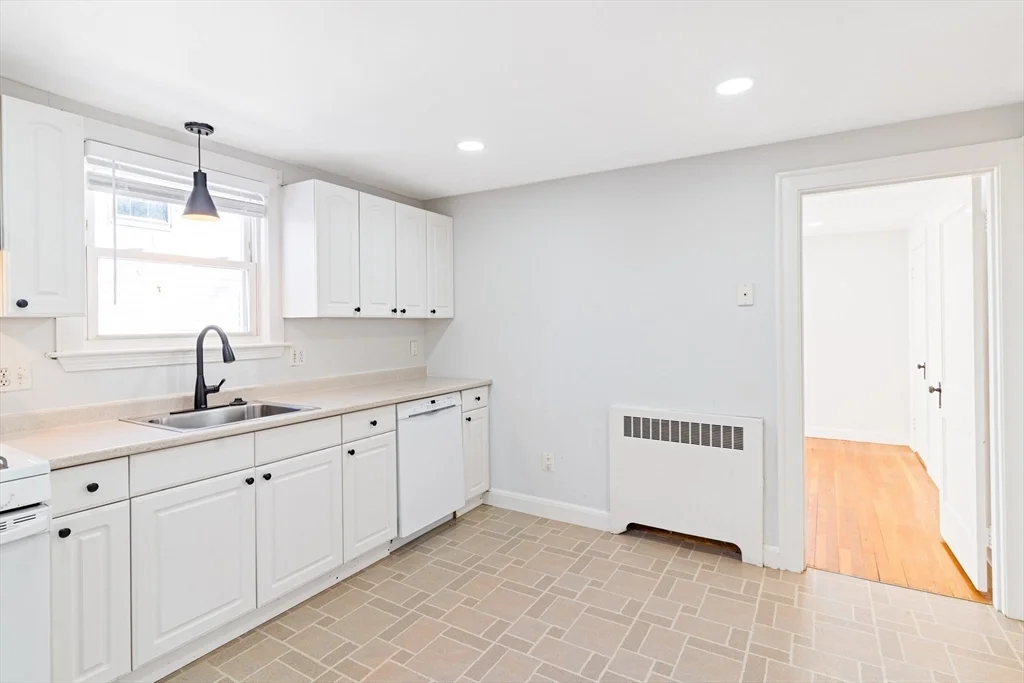 2 bed, 1 bath apartment for rent at 126 Washington Ave Unit 2, Waltham — photo 8 of 22