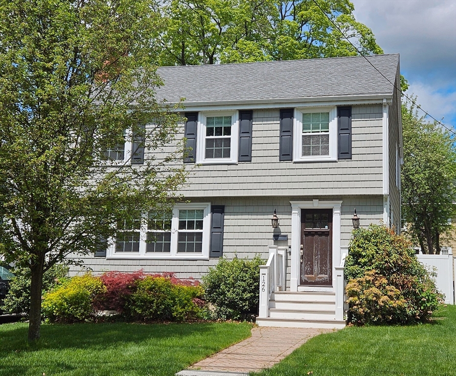 3 bed, 2 bath apartment for rent at 126 Waverley St, Belmont — photo 1 of 15