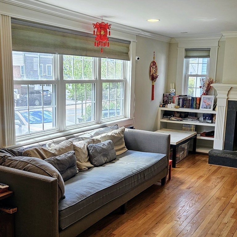 3 bed, 2 bath apartment for rent at 126 Waverley St, Belmont — photo 2 of 15