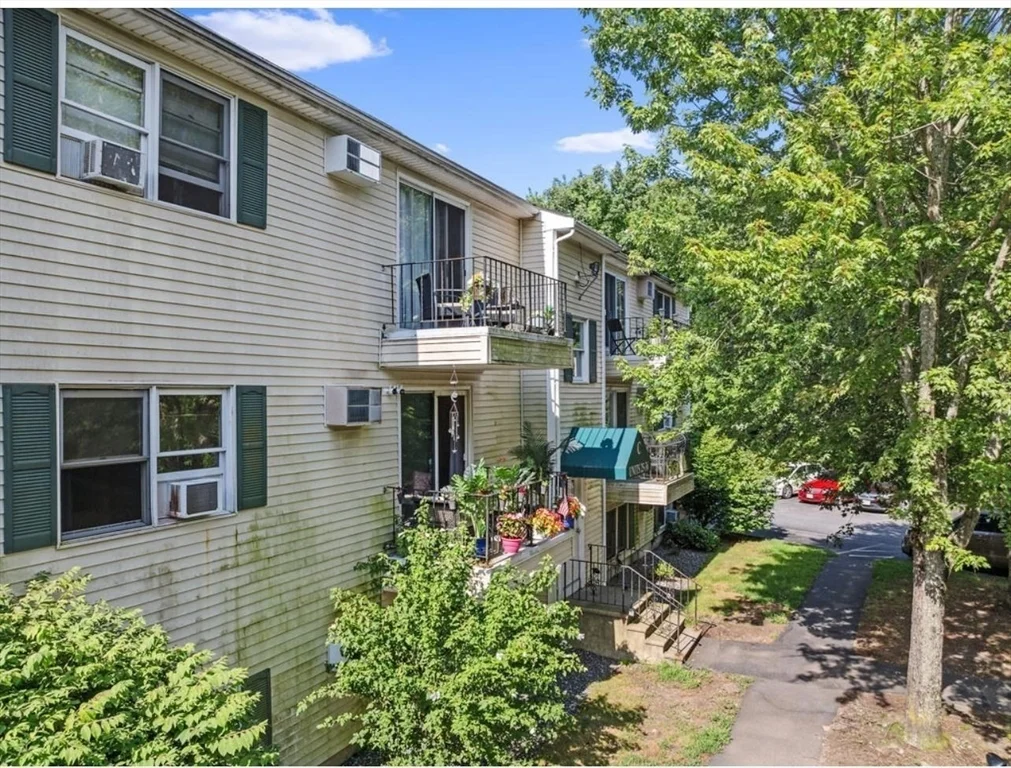 2 bed, 1 bath apartment for rent at 1261 Church St Unit 27, Far North — photo 6 of 15