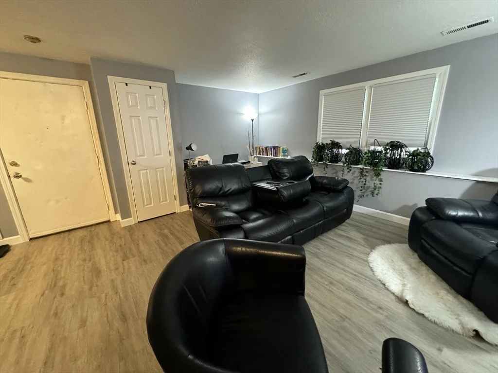 2 bed, 1 bath apartment for rent at 1261 Church St Unit 27, Far North — photo 7 of 15