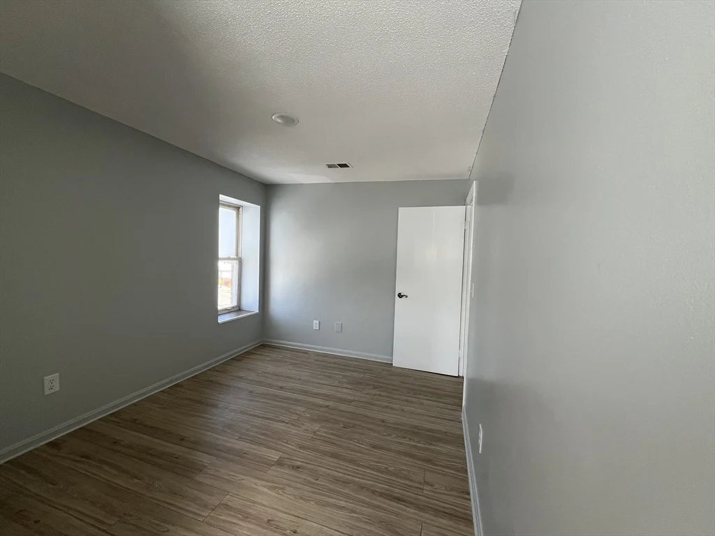 3 bed, 1 bath apartment for rent at 1263-1265 Pleasant St Unit 8, Fall River — photo 10 of 13