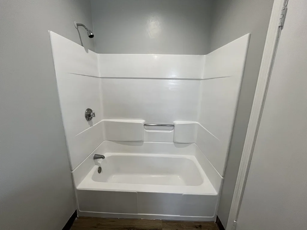 3 bed, 1 bath apartment for rent at 1263-1265 Pleasant St Unit 8, Fall River — photo 6 of 13
