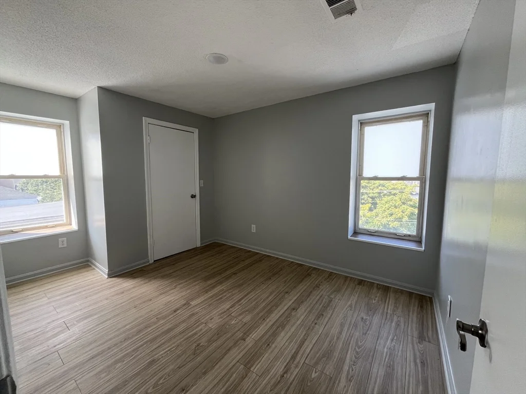 3 bed, 1 bath apartment for rent at 1263-1265 Pleasant St Unit 8, Fall River — photo 9 of 13