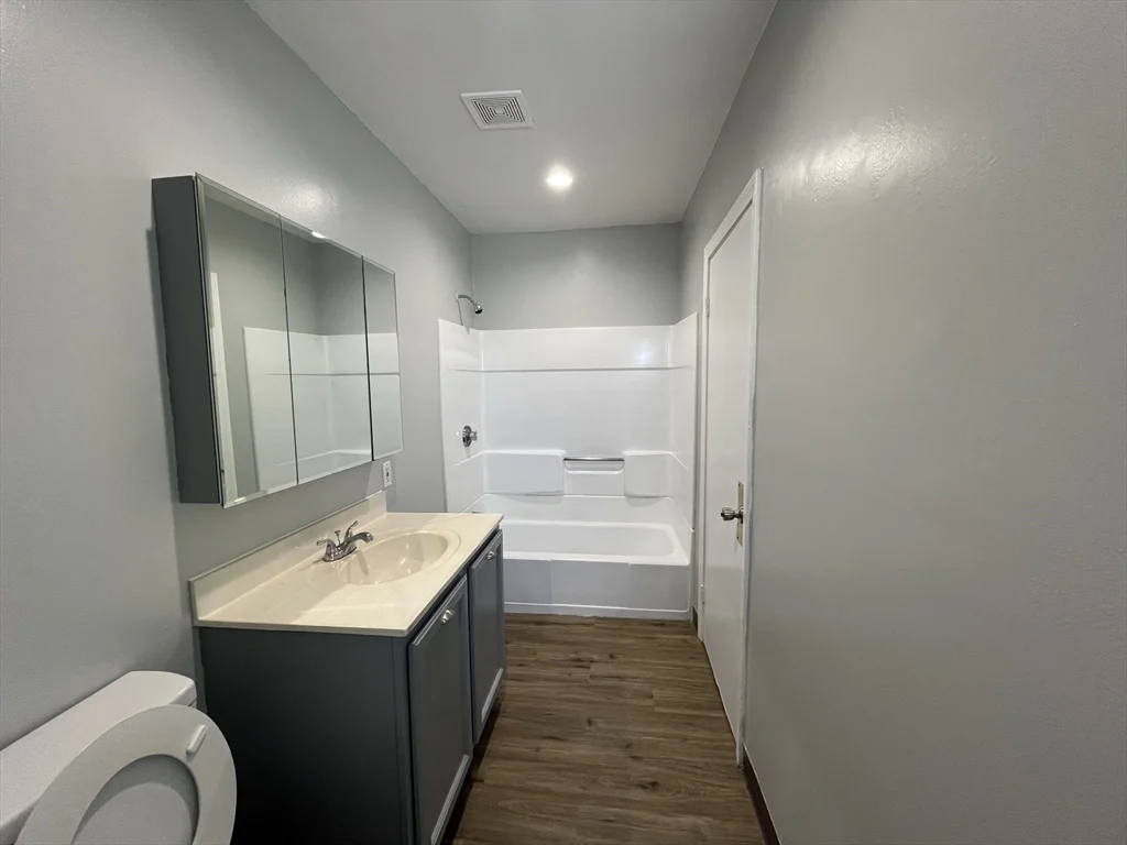 3 bed, 1 bath apartment for rent at 1263-1265 Pleasant St Unit 8, Fall River — photo 5 of 13