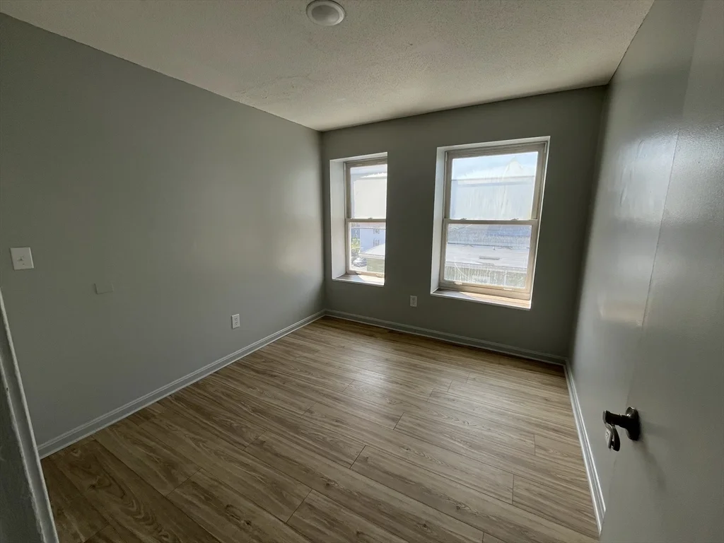 3 bed, 1 bath apartment for rent at 1263-1265 Pleasant St Unit 8, Fall River — photo 7 of 13