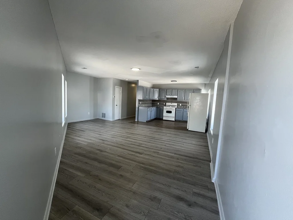 3 bed, 1 bath apartment for rent at 1263-1265 Pleasant St Unit 8, Fall River — photo 2 of 13