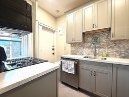 3 bed, 1 bath apartment for rent at 1263 Commonwealth Ave Unit 1263-5, Allston — photo 3 of 17