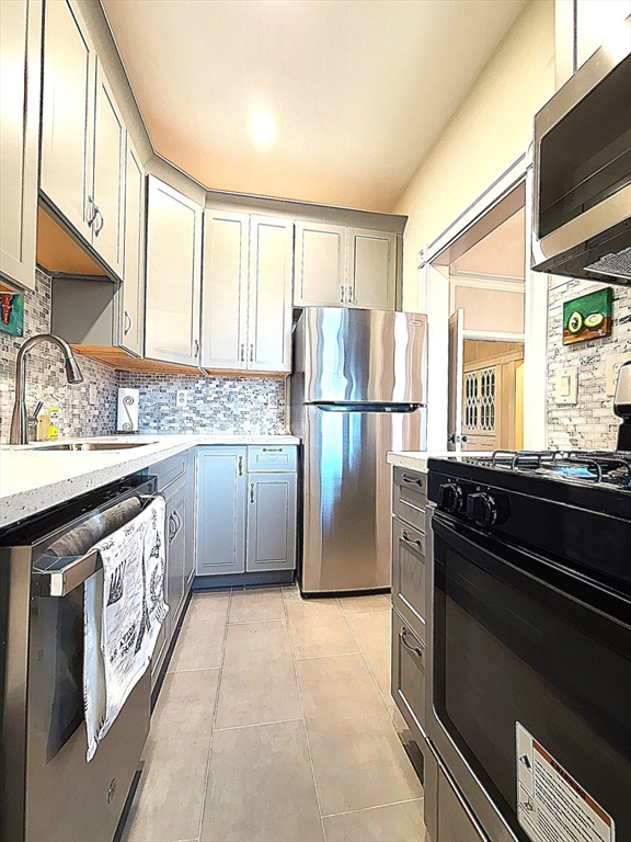 3 bed, 1 bath apartment for rent at 1263 Commonwealth Ave Unit 5, Brighton — photo 3 of 19
