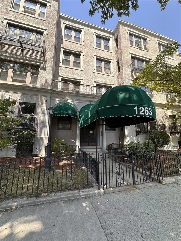 2 bed, 1 bath apartment for rent at 1263 Commonwealth Unit 8, Allston