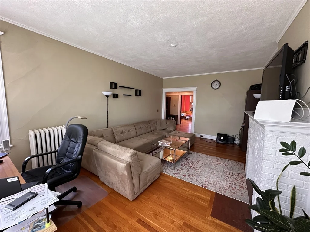 2 bed, 1 bath apartment for rent at 1263 Commonwealth Unit 8, Allston — photo 3 of 16