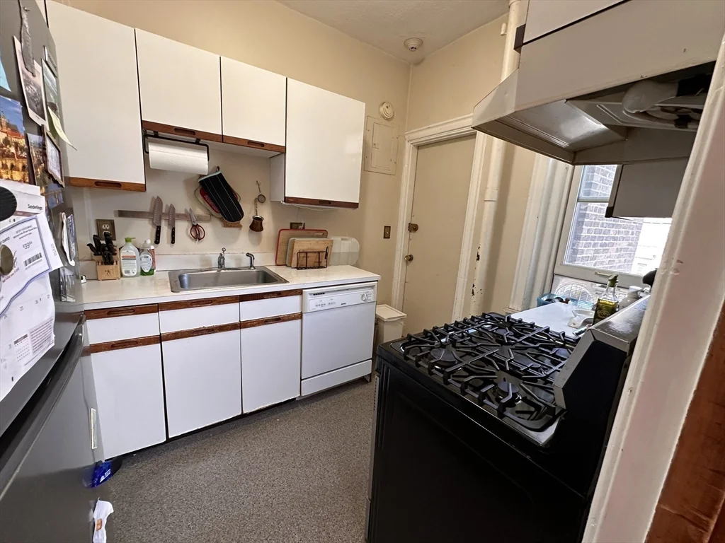 2 bed, 1 bath apartment for rent at 1263 Commonwealth Unit 8, Allston — photo 14 of 16