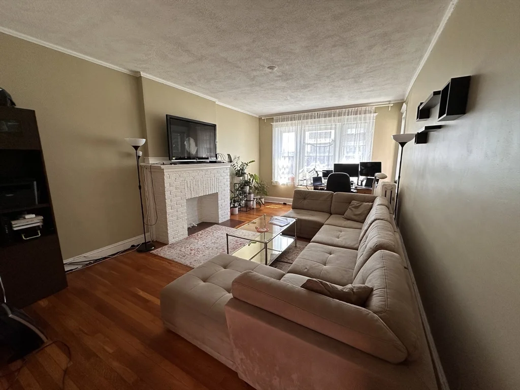 2 bed, 1 bath apartment for rent at 1263 Commonwealth Unit 8, Allston — photo 2 of 16