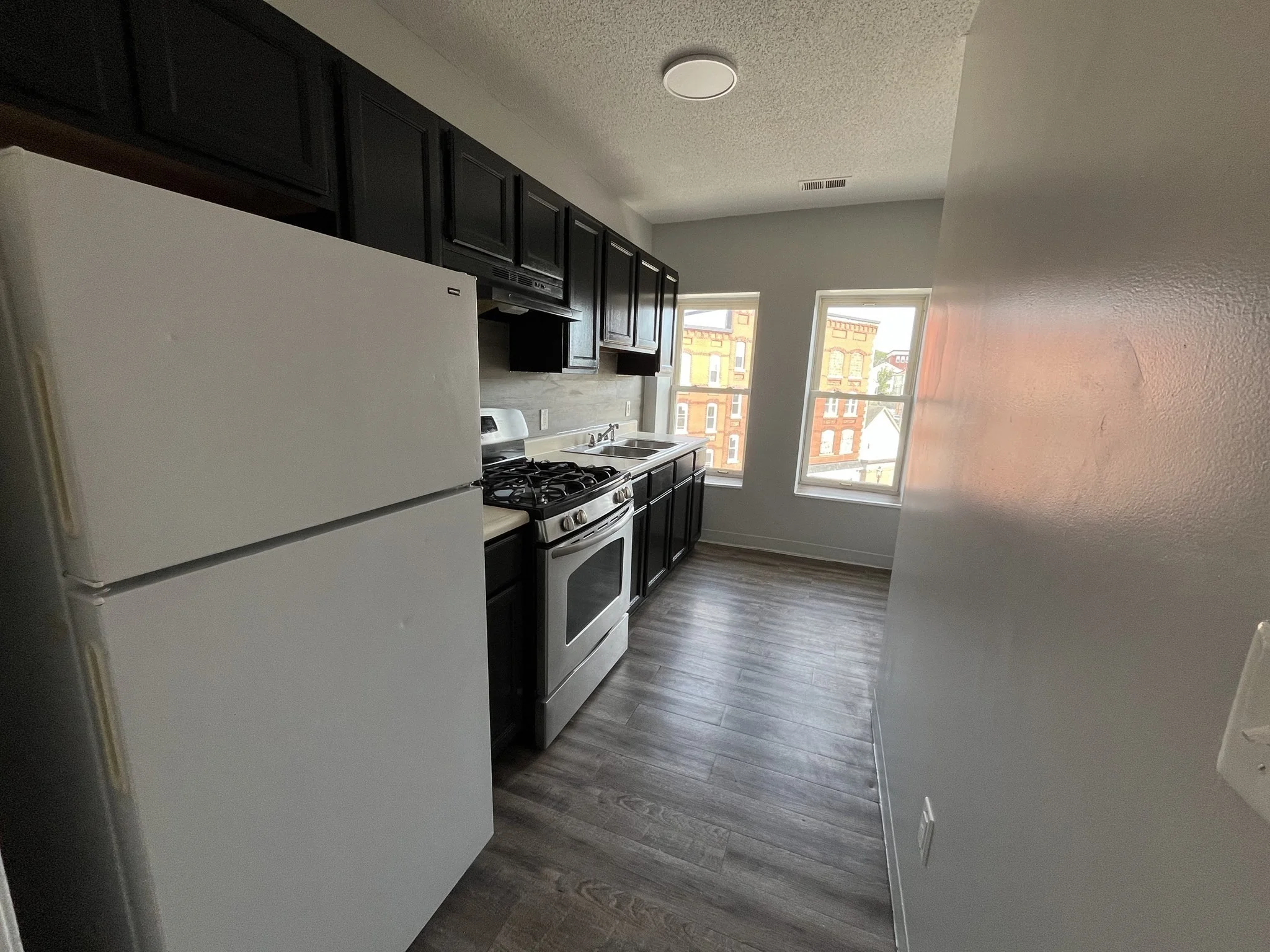 2 bed, 1 bath apartment for rent at 1263 Pleasant St Unit 7, Fall River — photo 2 of 10