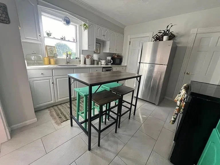 2 bed, 1 bath apartment for rent at 127 Beale Unit B, Quincy