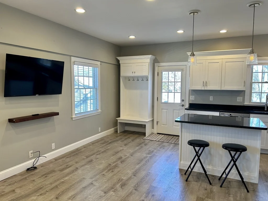 2 bed, 1 bath apartment for rent at 127 Bridge St Unit 1R, Beverly — photo 5 of 14