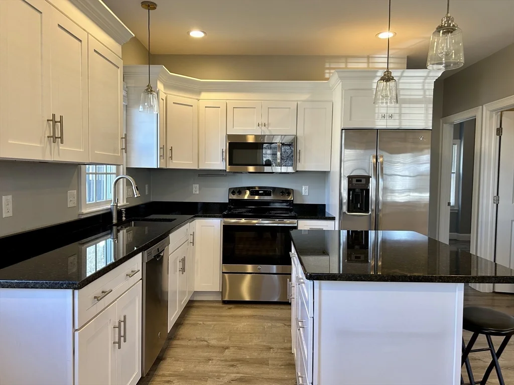2 bed, 1 bath apartment for rent at 127 Bridge St Unit 1R, Beverly — photo 3 of 14