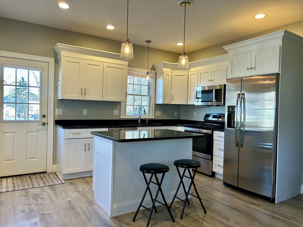 2 bed, 1 bath apartment for rent at 127 Bridge St Unit 1R, Beverly