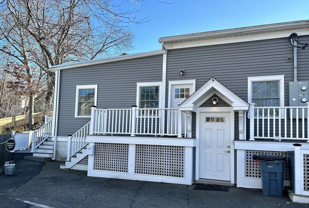2 bed, 1 bath apartment for rent at 127 Bridge St Unit 1R, Beverly — photo 2 of 14