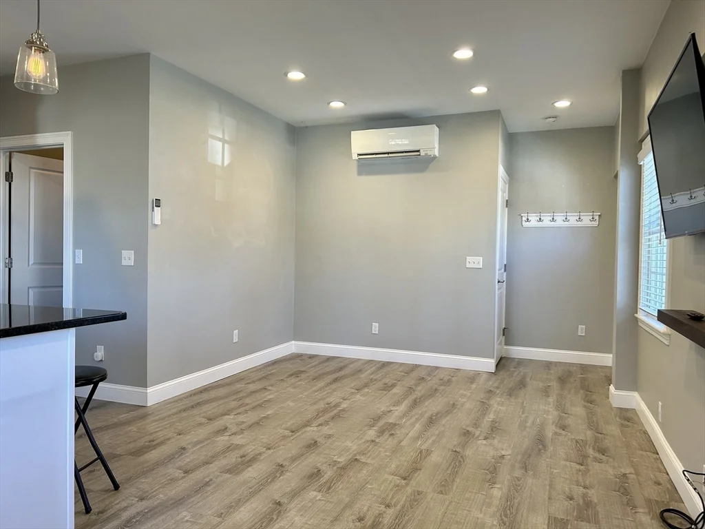 2 bed, 1 bath apartment for rent at 127 Bridge St Unit 1R, Beverly — photo 6 of 14