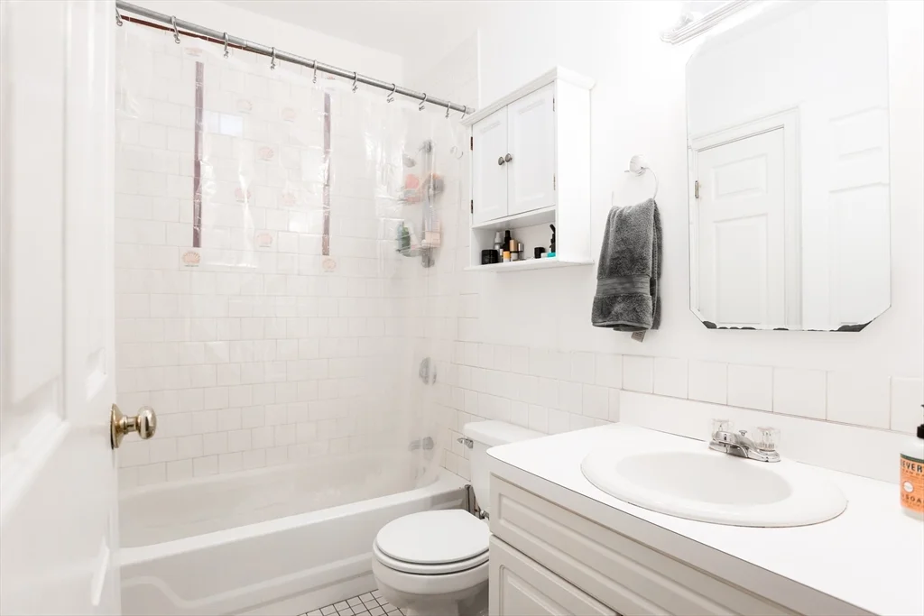 1 bed, 1 bath apartment for rent at 127 Charles St Unit 1R, Beacon Hill — photo 17 of 18