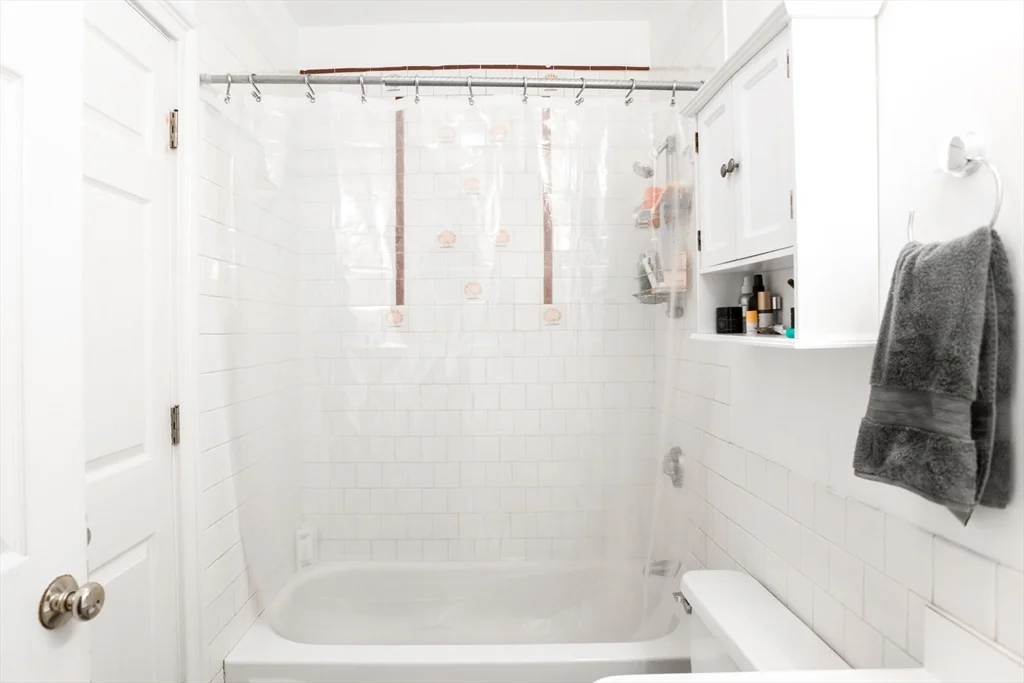 1 bed, 1 bath apartment for rent at 127 Charles St Unit 1R, Beacon Hill — photo 18 of 18