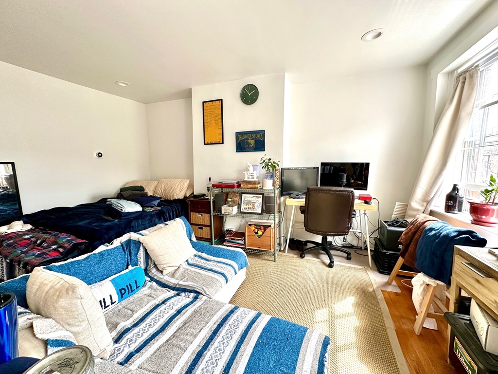 Studio bed, 1 bath apartment for rent at 127 Charles St Unit 3F, Beacon Hill — photo 2 of 7