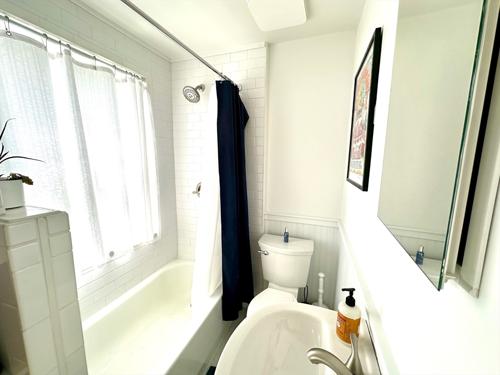 Studio bed, 1 bath apartment for rent at 127 Charles St Unit 3F, Beacon Hill — photo 4 of 7