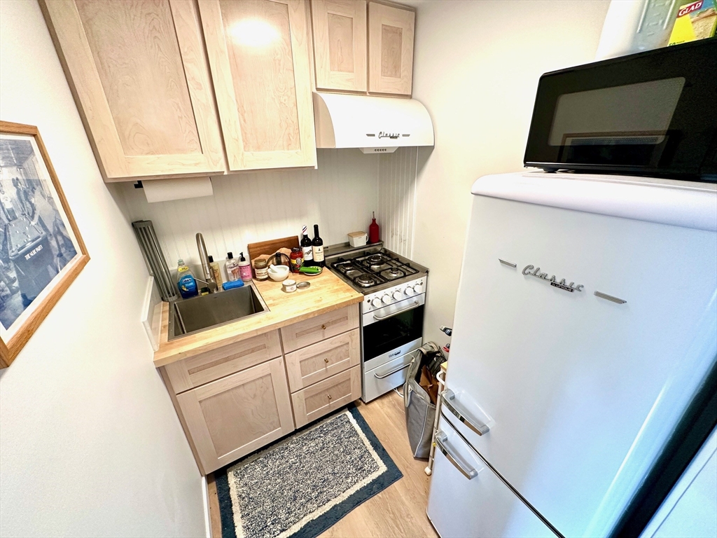 Studio bed, 1 bath apartment for rent at 127 Charles St Unit 3F, Beacon Hill — photo 5 of 7