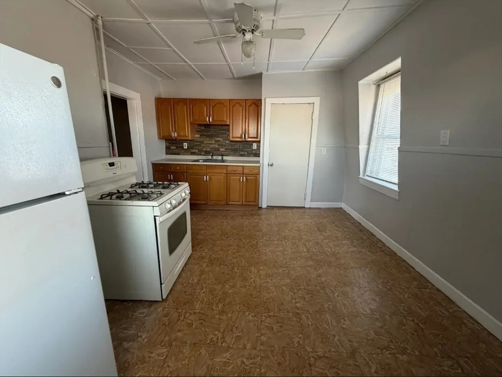 2 bed, 1 bath apartment for rent at 127 Court St Unit 3, Downtown — photo 3 of 14