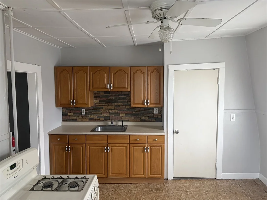 2 bed, 1 bath apartment for rent at 127 Court St Unit 3, Downtown — photo 2 of 14