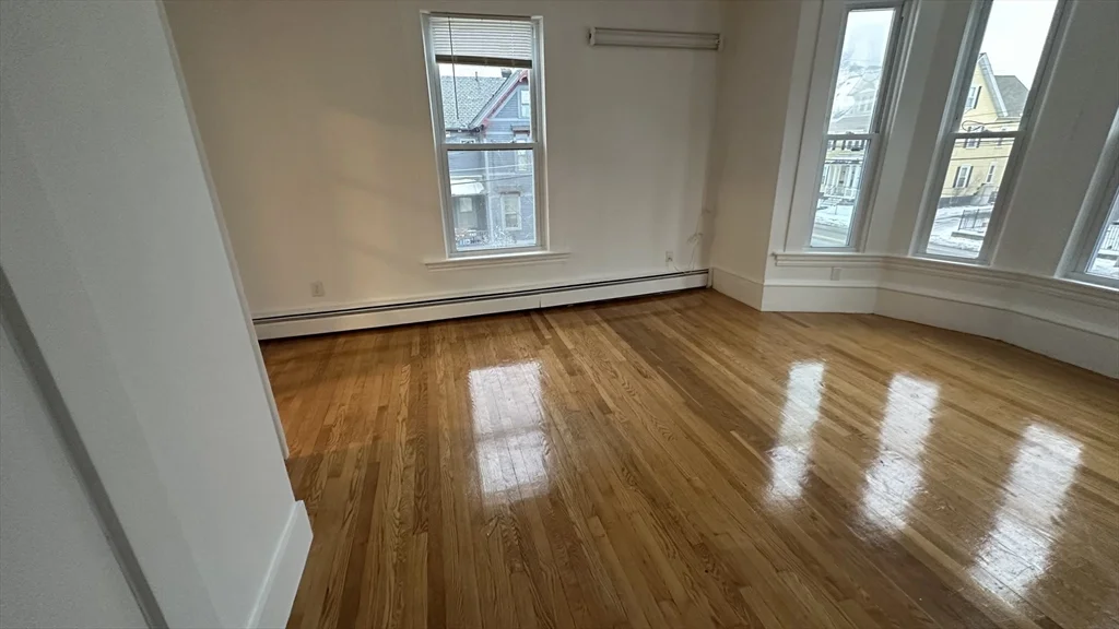 3 bed, 1 bath apartment for rent at 127 Dover St Unit 2, Highlands — photo 2 of 16