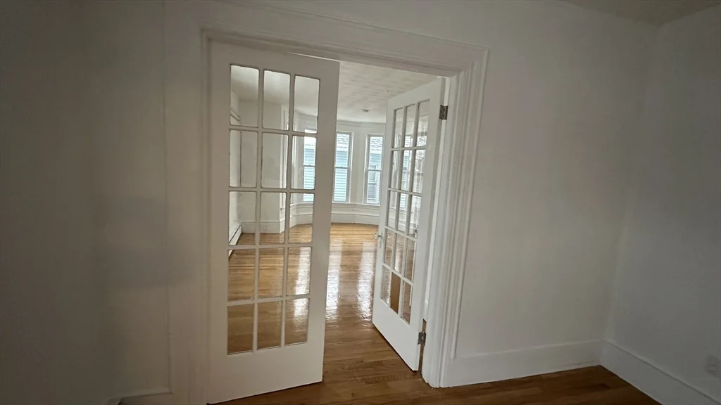 3 bed, 1 bath apartment for rent at 127 Dover St Unit 2, Highlands — photo 4 of 16