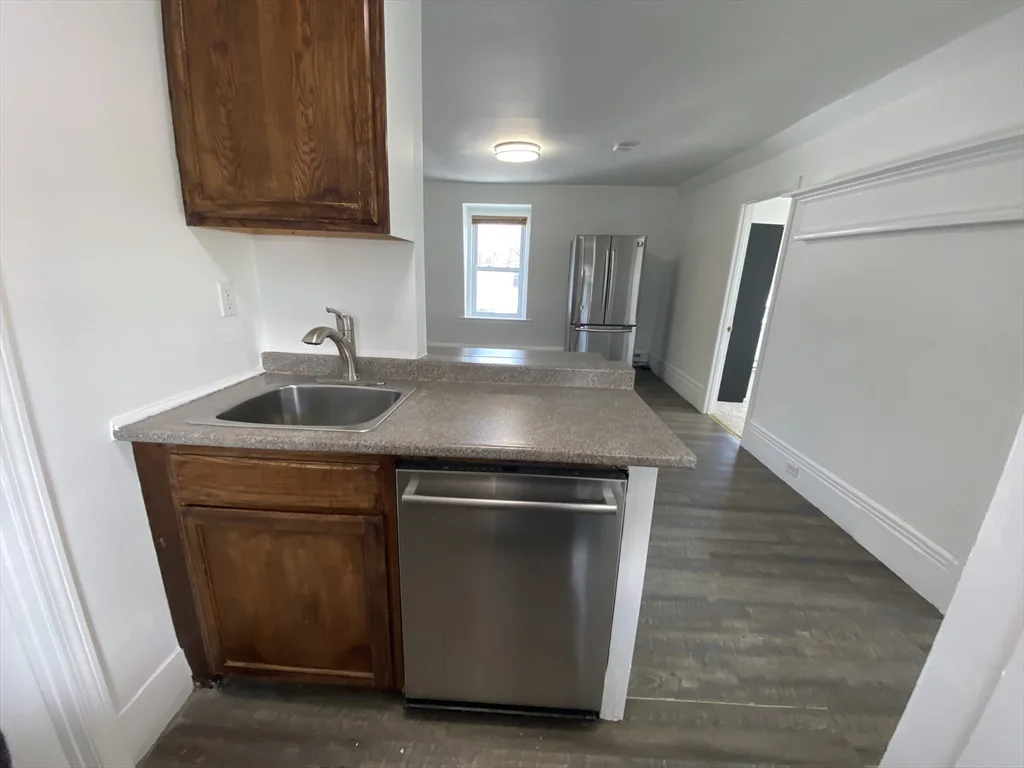 2 bed, 1 bath apartment for rent at 127 Dover St Unit 3, Lowell — photo 6 of 15