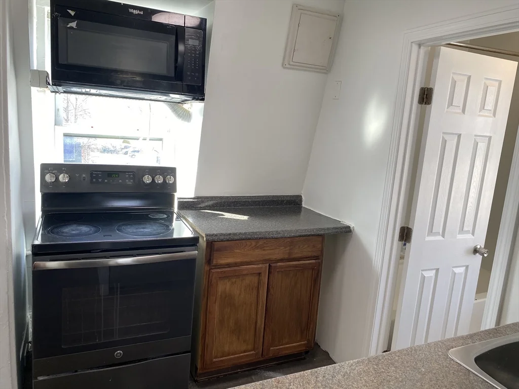 2 bed, 1 bath apartment for rent at 127 Dover St Unit 3, Lowell — photo 2 of 15