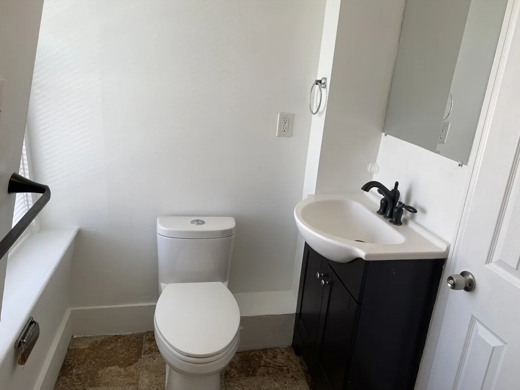 2 bed, 1 bath apartment for rent at 127 Dover St Unit 3, Lowell — photo 3 of 15