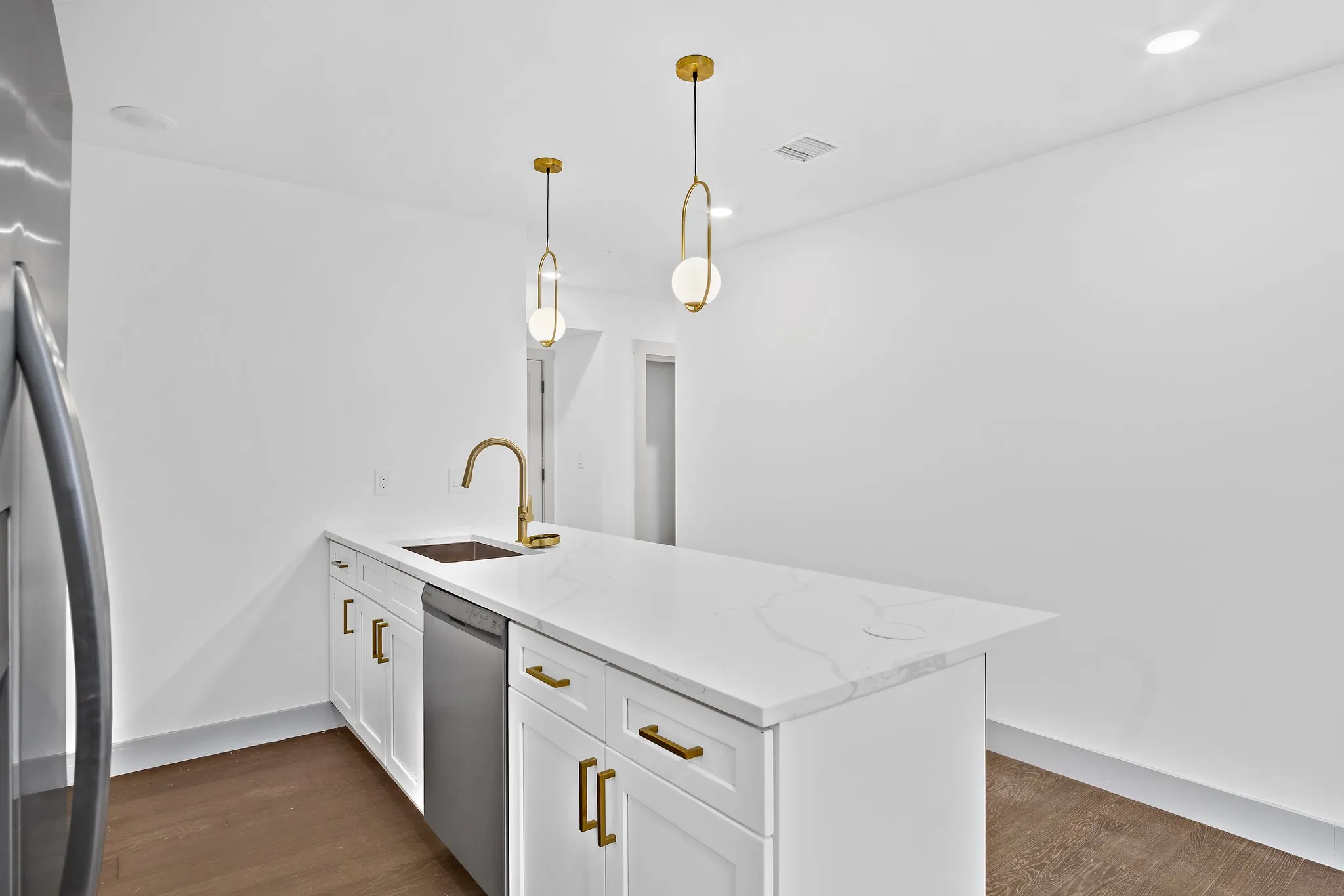 2 bed, 2 bath apartment for rent at 127 East Cottage St Unit 5, Dorchester — photo 3 of 17