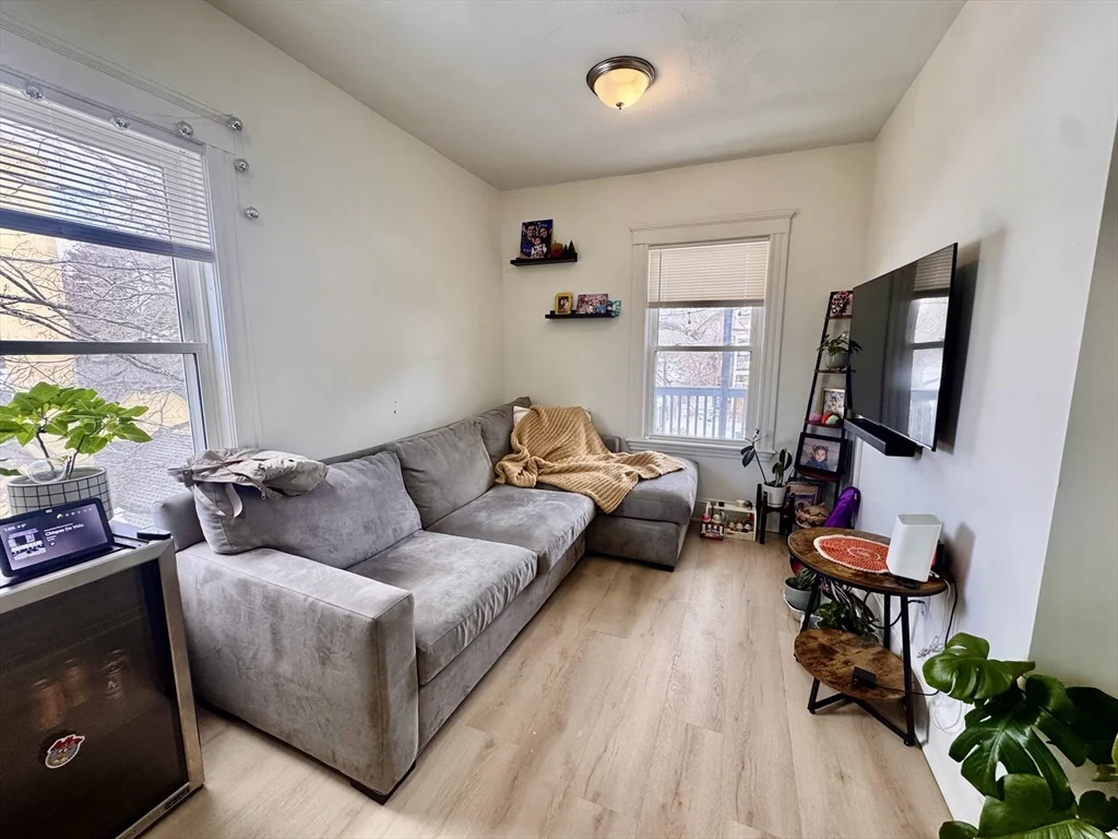 3 bed, 1 bath apartment for rent at 127 Eliot St Unit 3, Chestnut Hill — photo 7 of 20